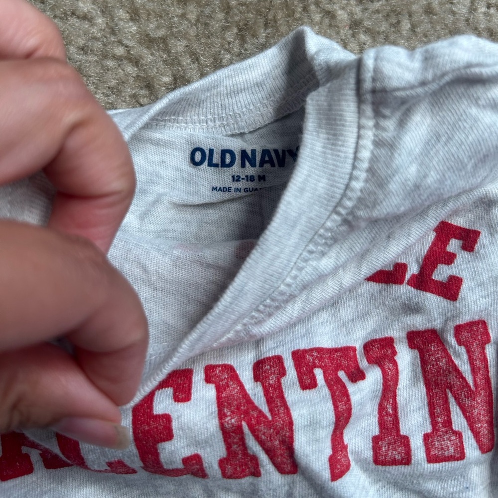 Old Navy Baby Boy Valentine’s Day Set 12-18months - Picture 5 of 5